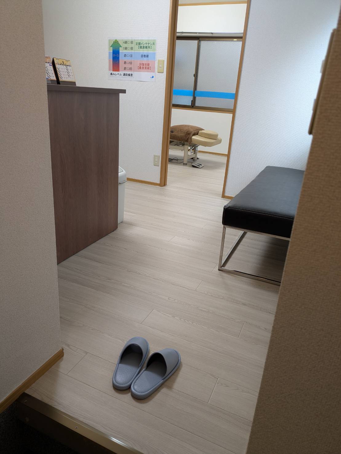 ドアを開けてすぐの院内